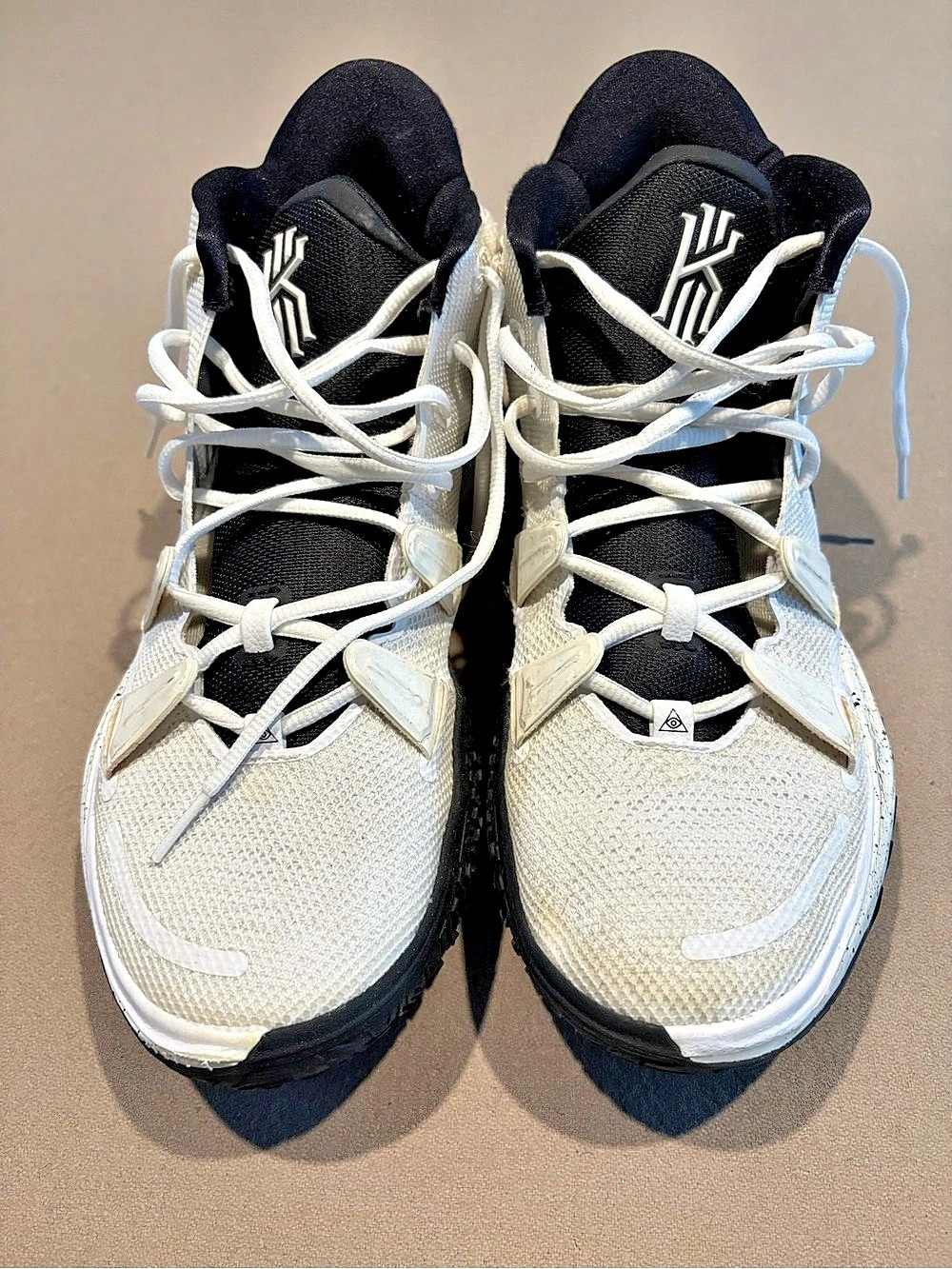 Nike Kyrie 7 White & Black US Mens 12 Basketball Shoes